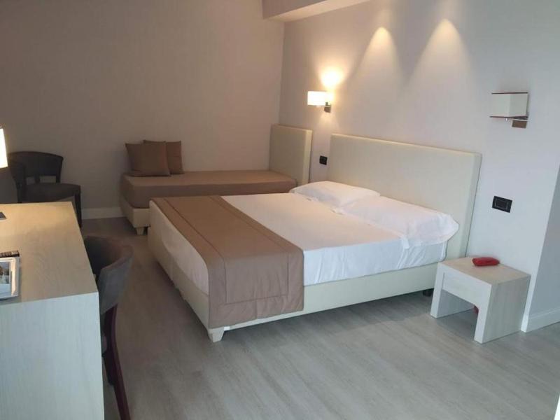 Superior Triple Room image 1