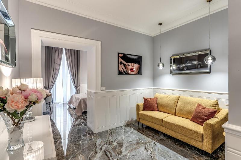 Deluxe King Suite image 1