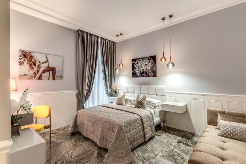 Junior Suite with Balcony image 1