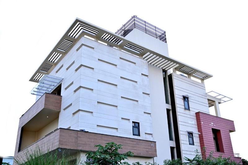 Elegant Villa-Ideal for Shoots Retreats Families - image 16