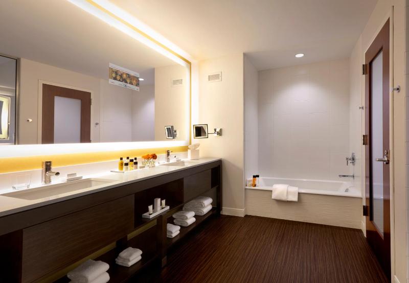 Junior King Suite with Sofa Bed image 3