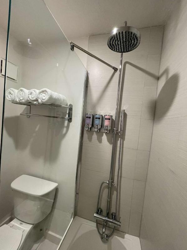 Cozy hotel with Super location near Disney - image 8