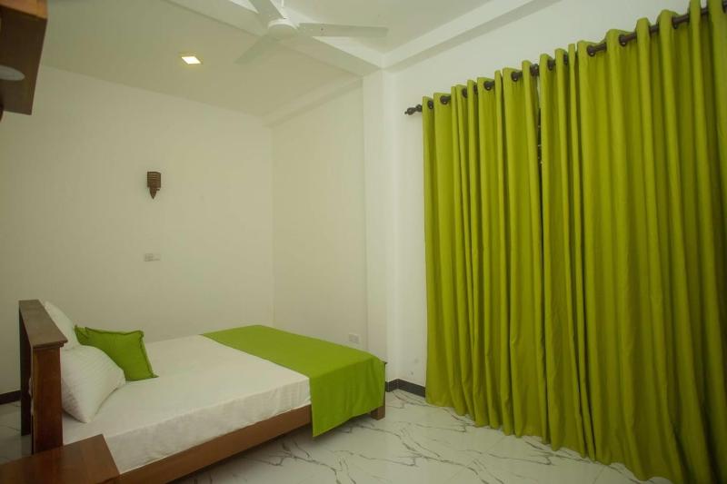 HM Green Palace - image 27