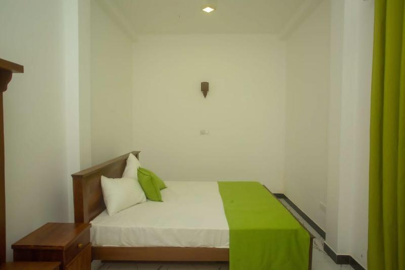 HM Green Palace - image 25