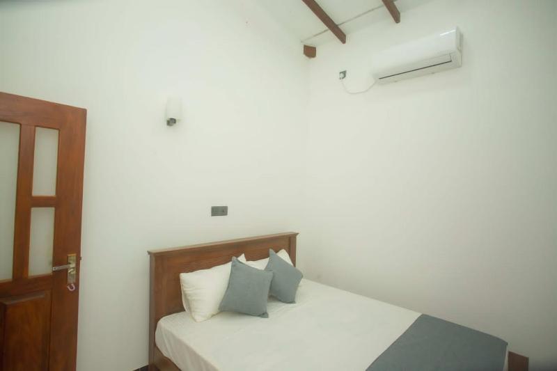 HM Green Palace - image 39