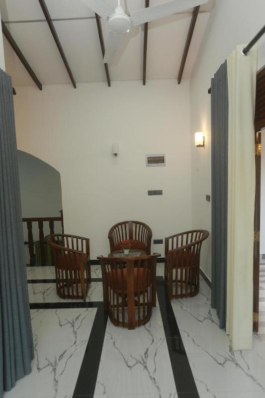 HM Green Palace - image 18
