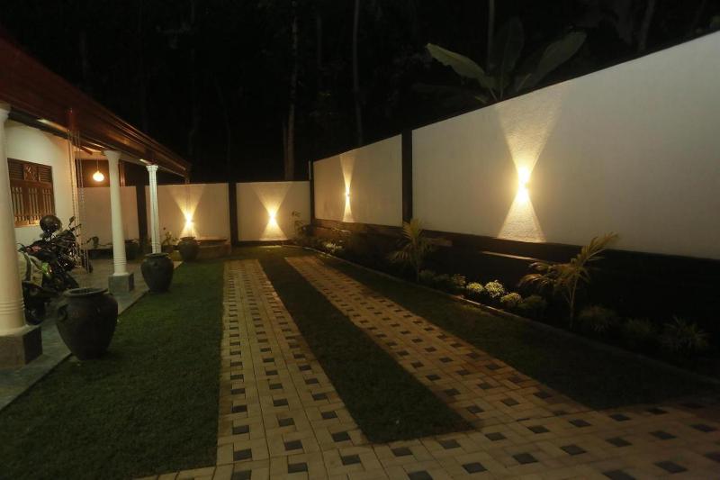 HM Green Palace - image 13