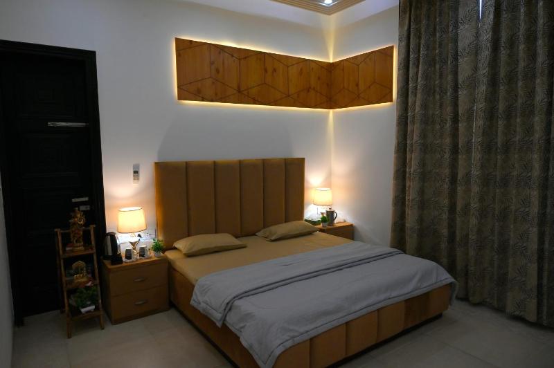 Elegant Villa-Ideal for Shoots Retreats Families - image 27