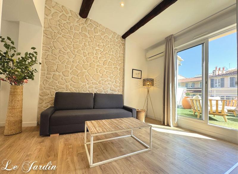One-Bedroom Apartment with Terrace (4 Adults) image 3