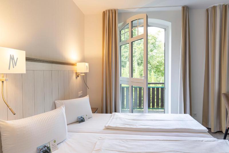 Superior Double Room with Balcony image 1