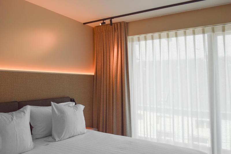 Deluxe King Room image 1