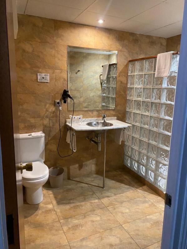 Large Double Room image 4