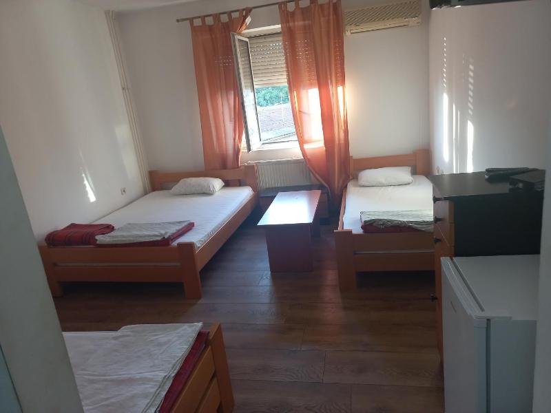 Twin Room with Private Bathroom image 1