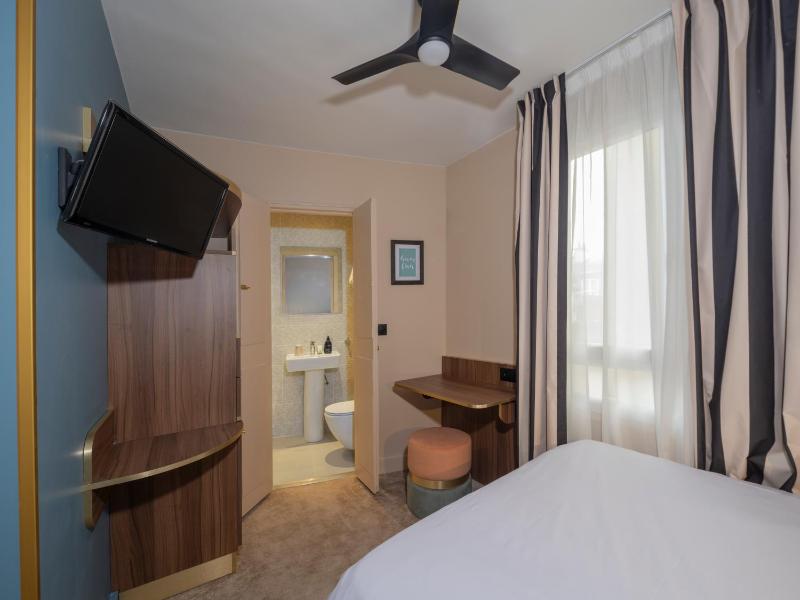 Tiny Double Room (10 m2) image 4