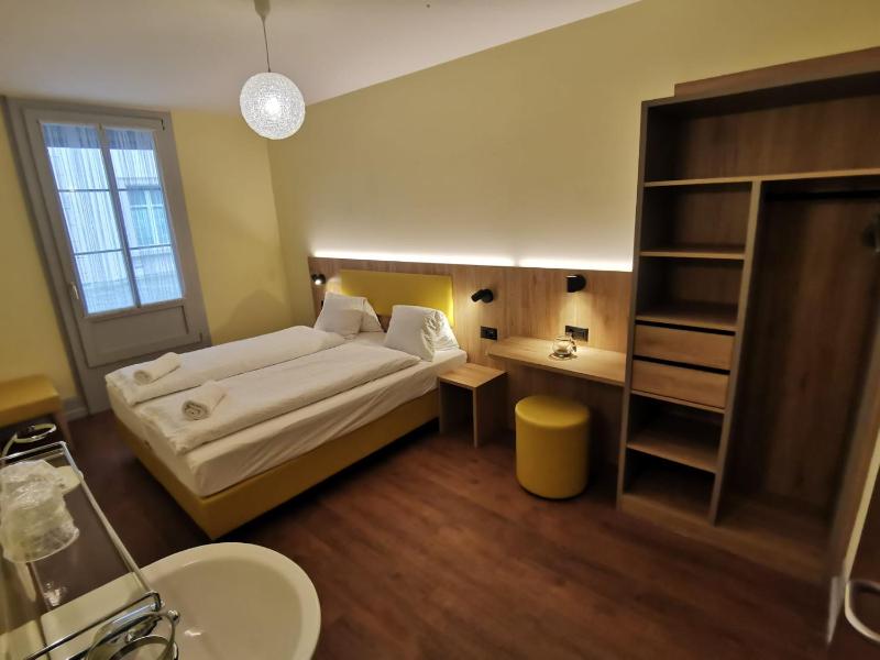 Double Room with Shared Bathroom image 3
