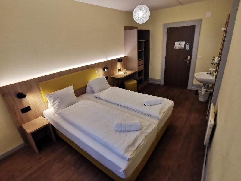 Double Room with Shared Bathroom image 1