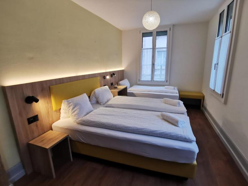 Triple Room with Shared Bathroom image 1