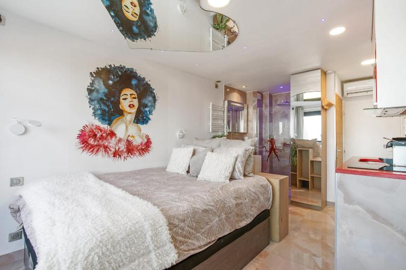 Joker Heliopolis Seafront Apartment with Panoramic Sea View - image 12