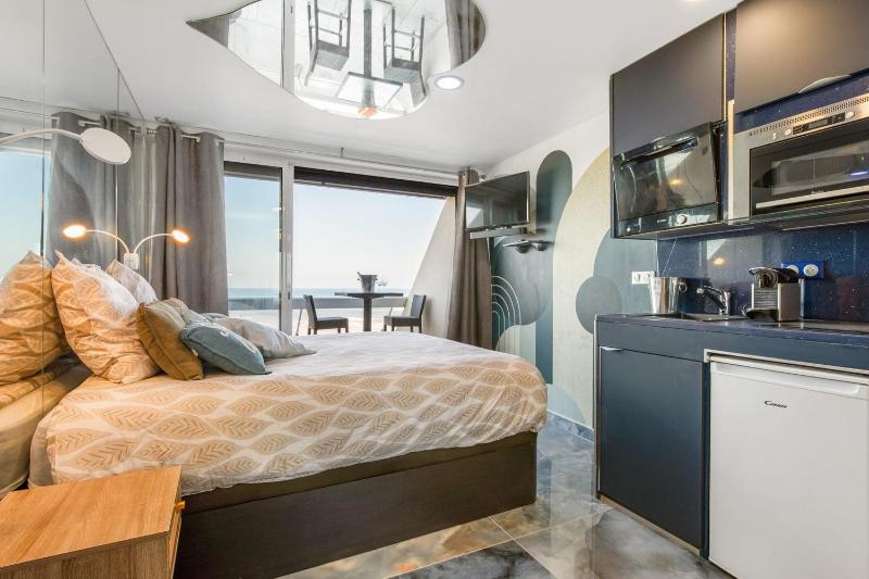 Sea Life Heliopolis Seafront Apartment in the Cap dAgde Naturist Village - image 12