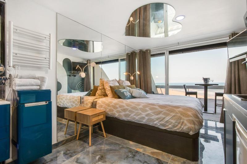 Sea Life Heliopolis Seafront Apartment in the Cap dAgde Naturist Village - image 8