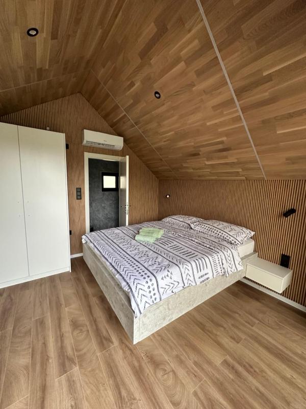 Deluxe Bungalow image 2
