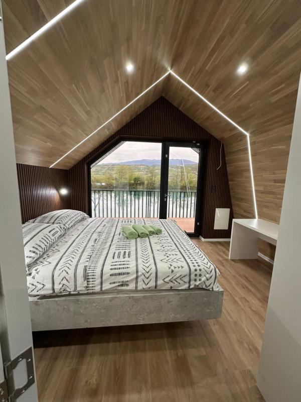 Deluxe Bungalow image 3