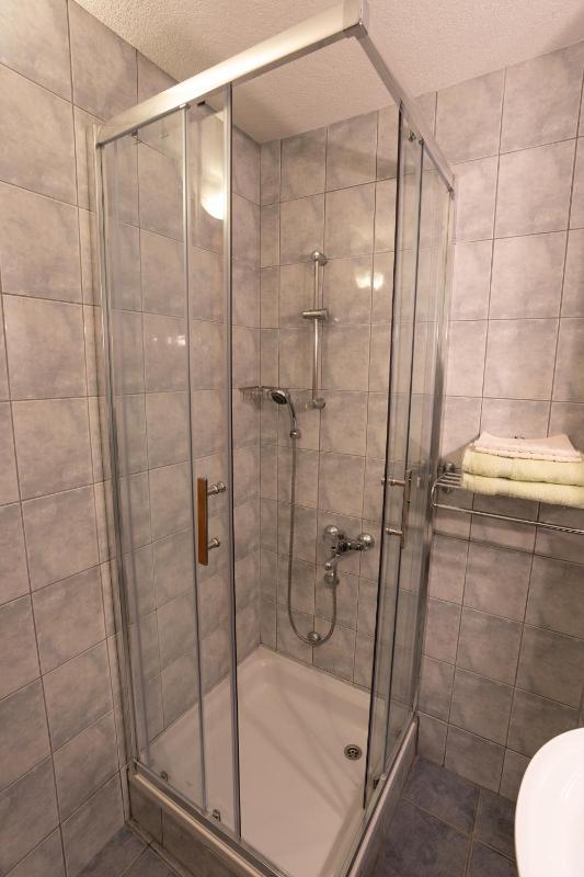 Twin Room image 3