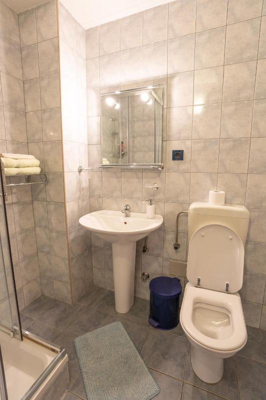 Twin Room image 2