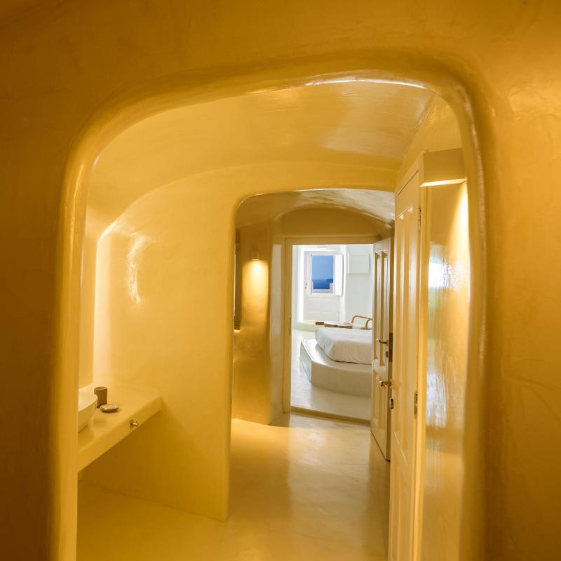 Aphrodite Suite with Outdoor Heated Jacuzzi and Caldera View image 2