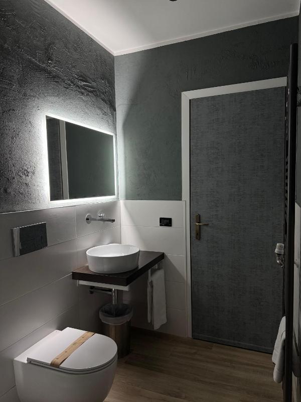 Deluxe Room image 2