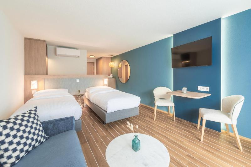 Superior Double Room image 3