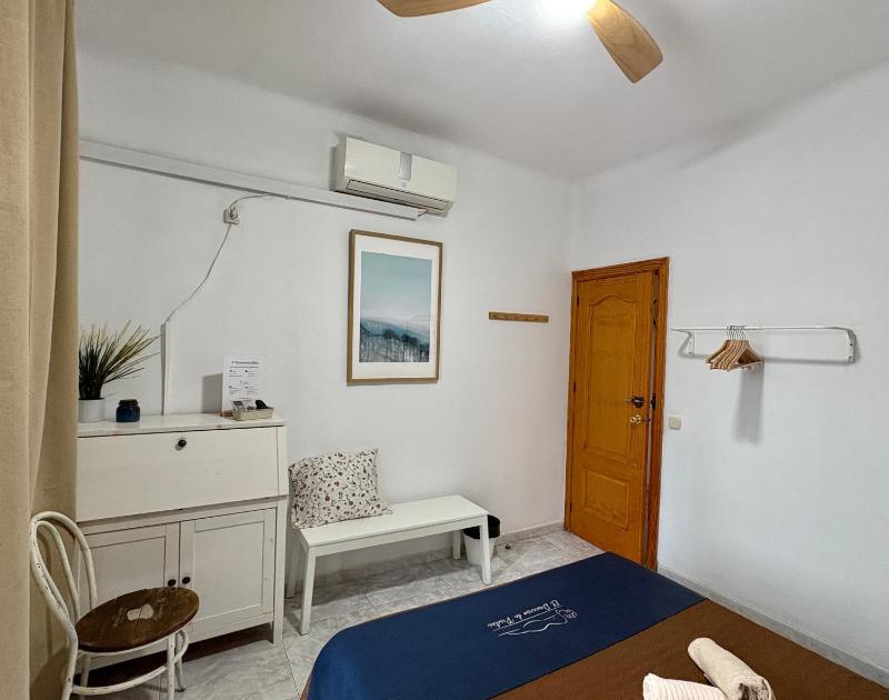 Double Room with Shared Bathroom image 1