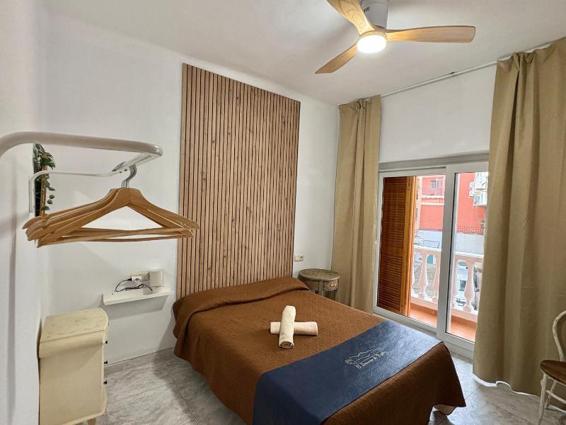 Double Room with Shared Bathroom image 4