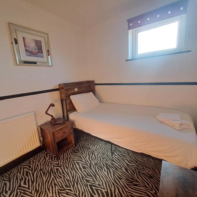 Deluxe Family Suite image 3