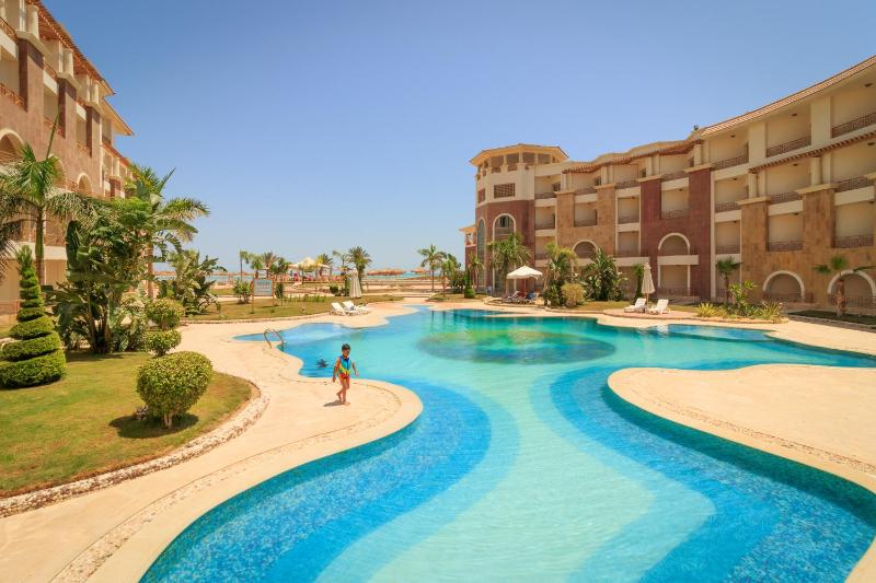 Royal Beach Serviced Apartments - image 1