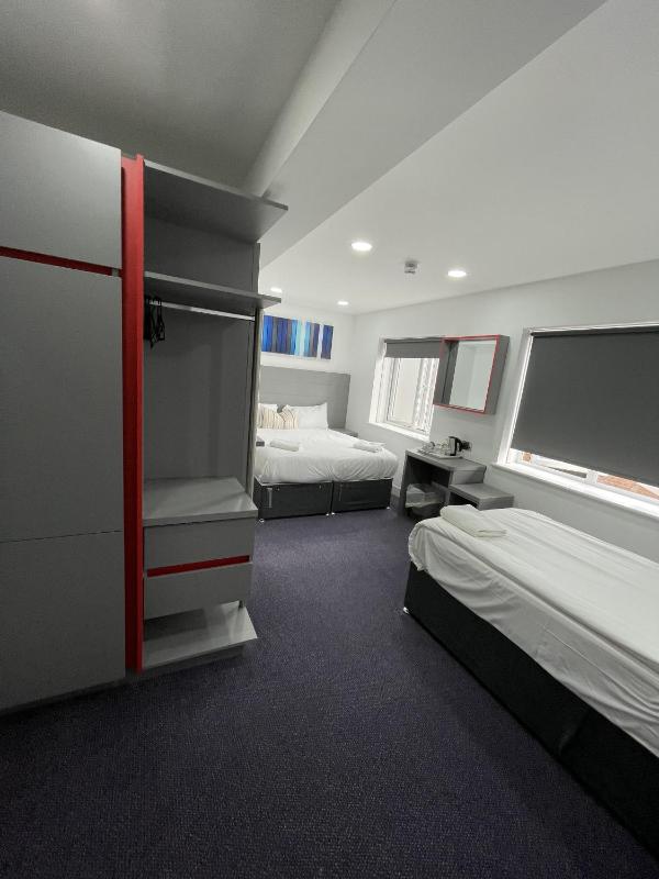 Triple Room with Shower image 1