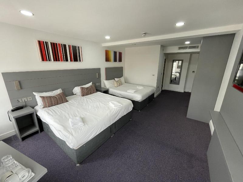 Quadruple Room with Shower image 1