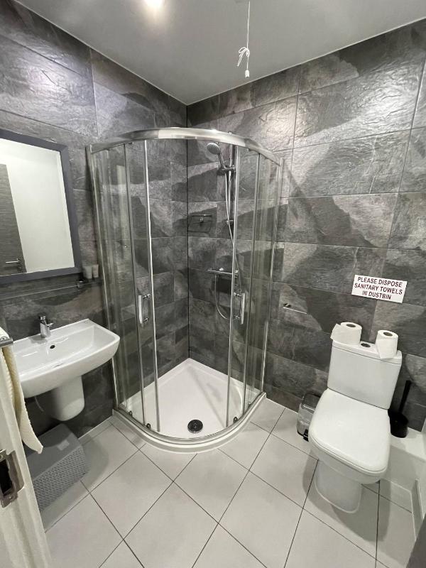 Triple Room with Shower image 2