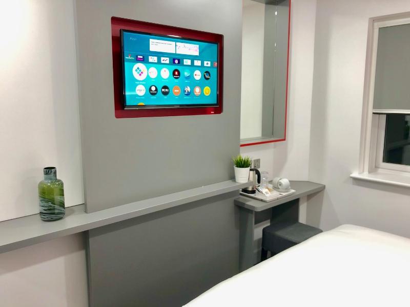 Quadruple Room with Shower image 4