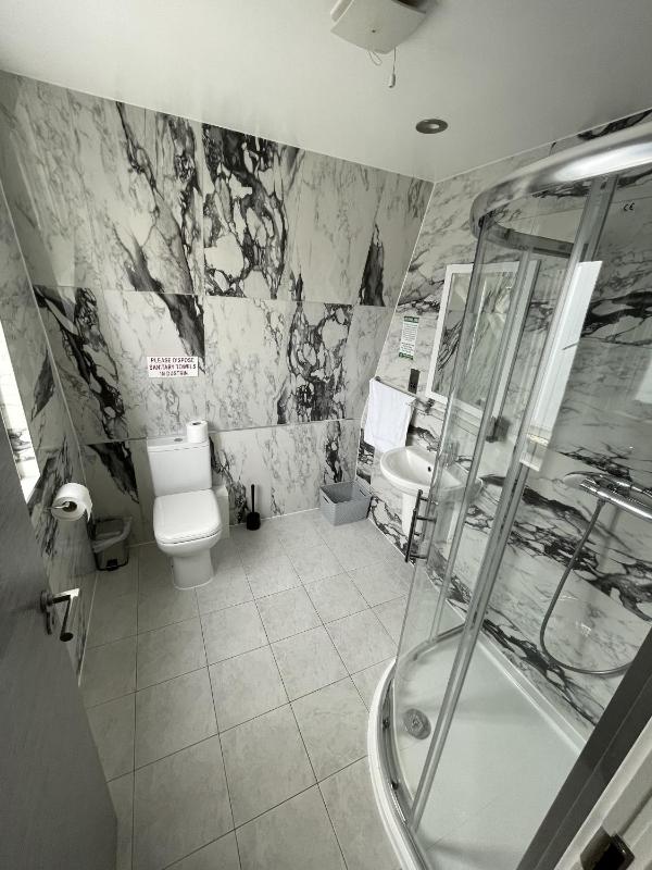 Quadruple Room with Shower image 2