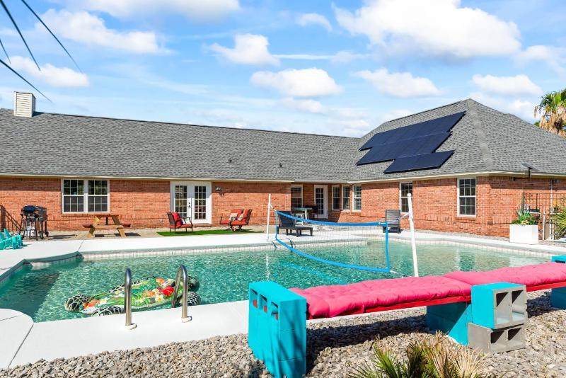Sea Queen - 4Br 3Ba Pool 5miles to Beach - image 12