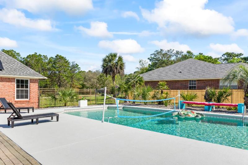 Sea Queen - 4Br 3Ba Pool 5miles to Beach - image 9