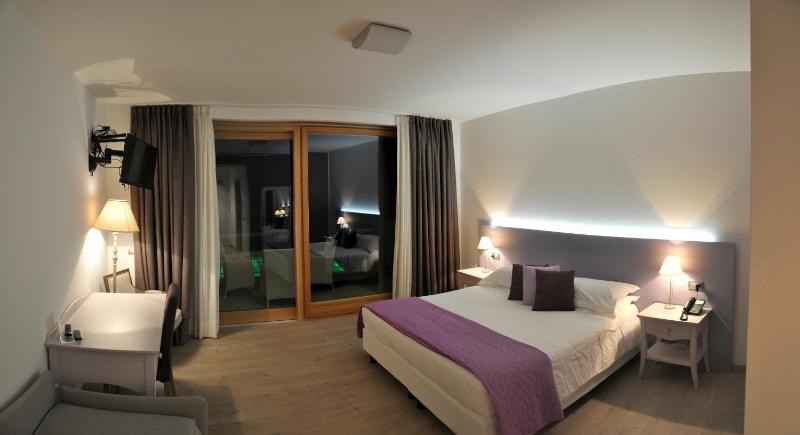 Junior Suite with Lake View image 4