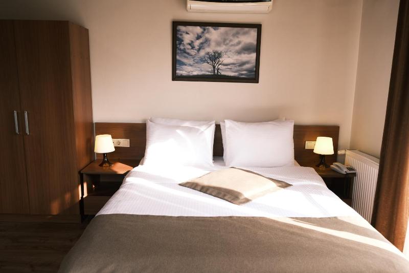 Standard Double Room image 4