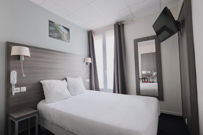 Double Room image 3