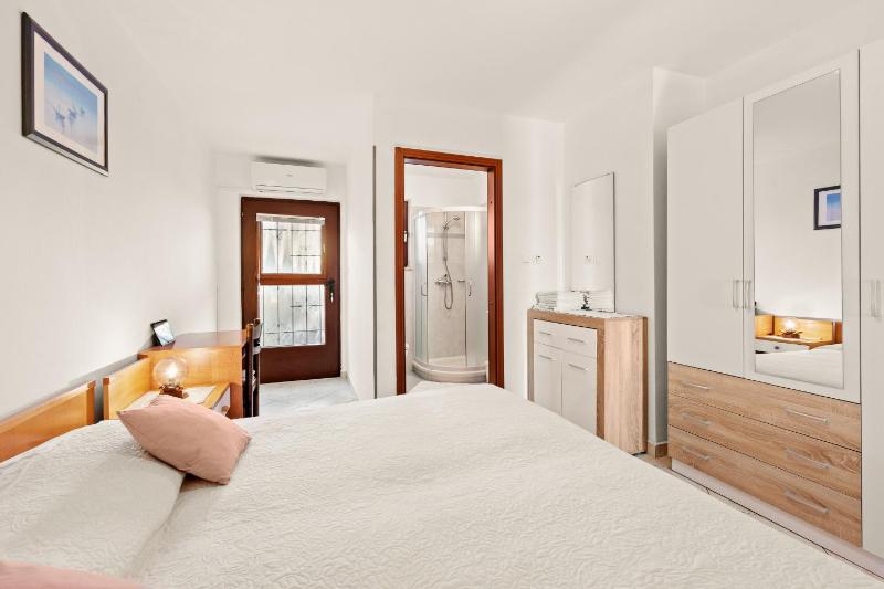 Apartments Karlo 604 - image 3