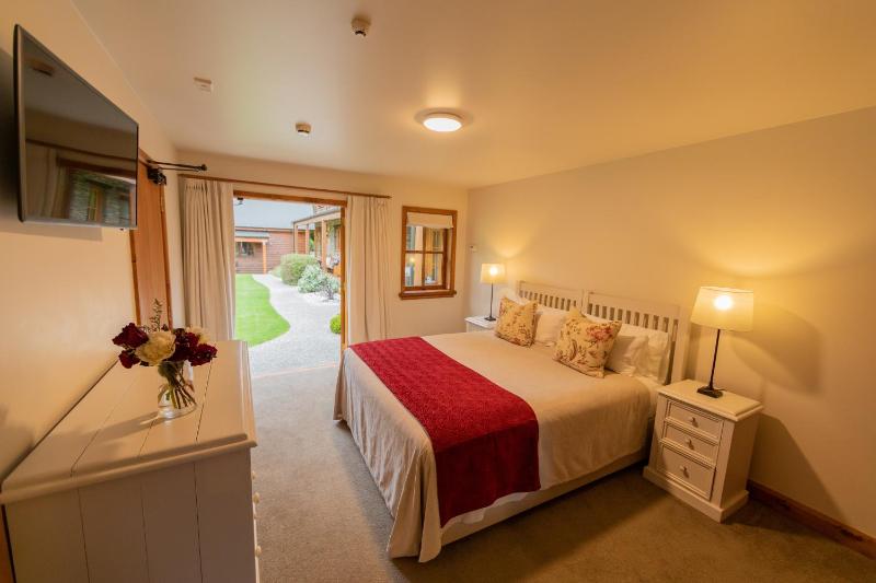 Wanaka Homestead Lodge & Cottages - image 21