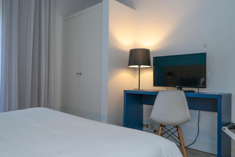 Double or Twin Room image 4