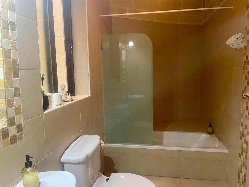 Budget Double Room image 3