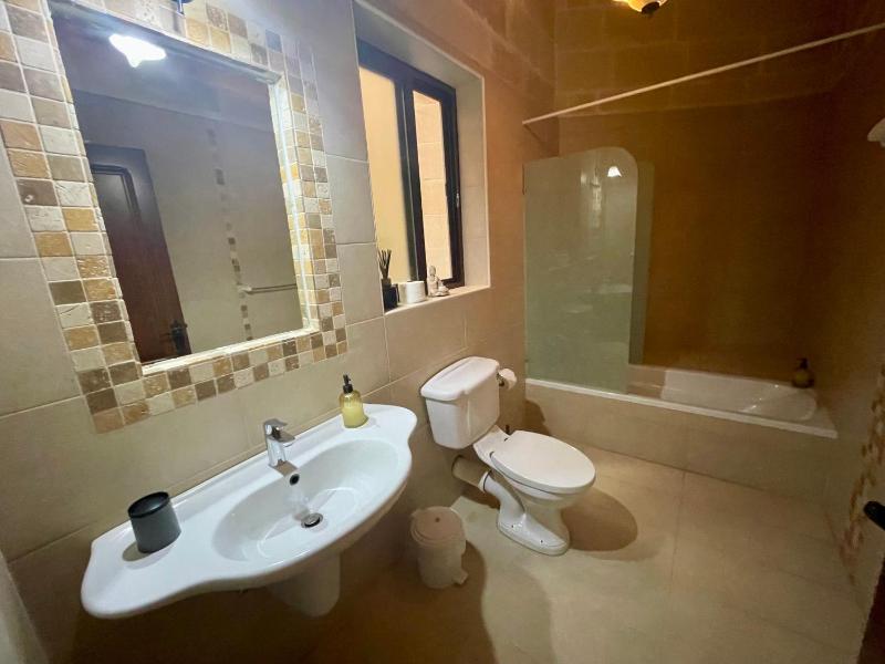 Budget Double Room image 4